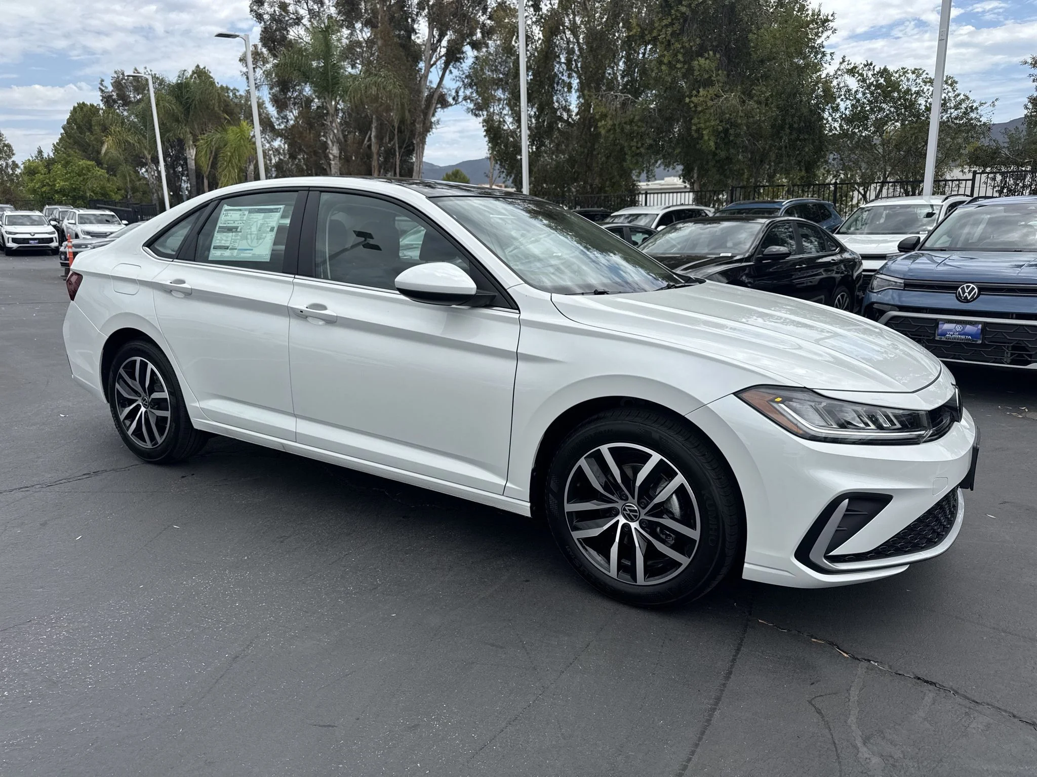 New 2026 Opal White Pearl Volkswagen SE image 2