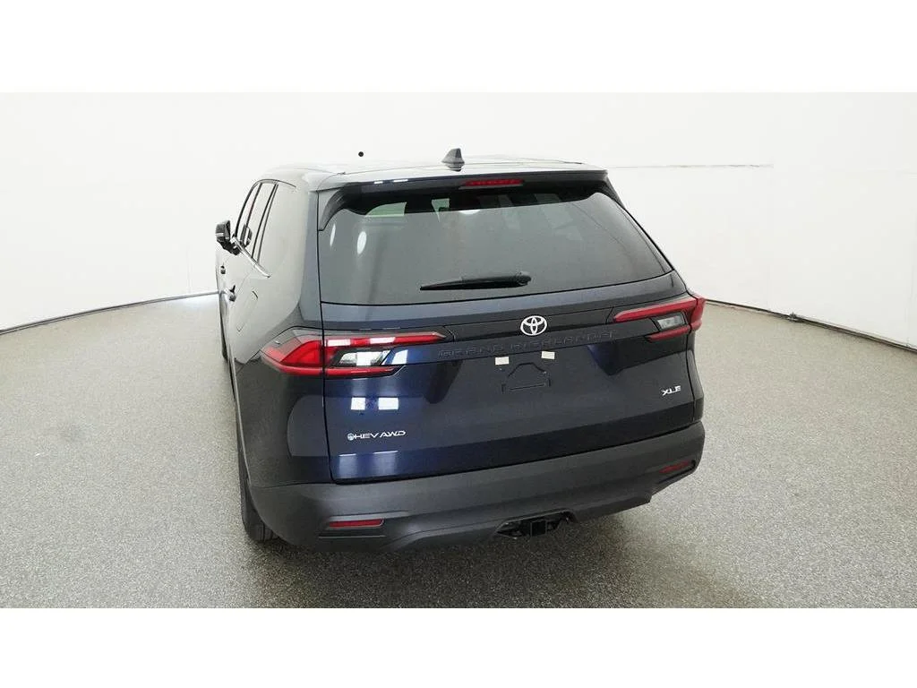 Used 2025  Toyota XLE image 8