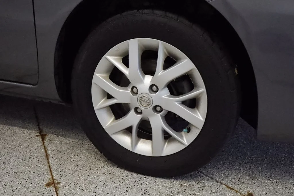 Used 2018 Gray Nissan 1.6 SV image 8