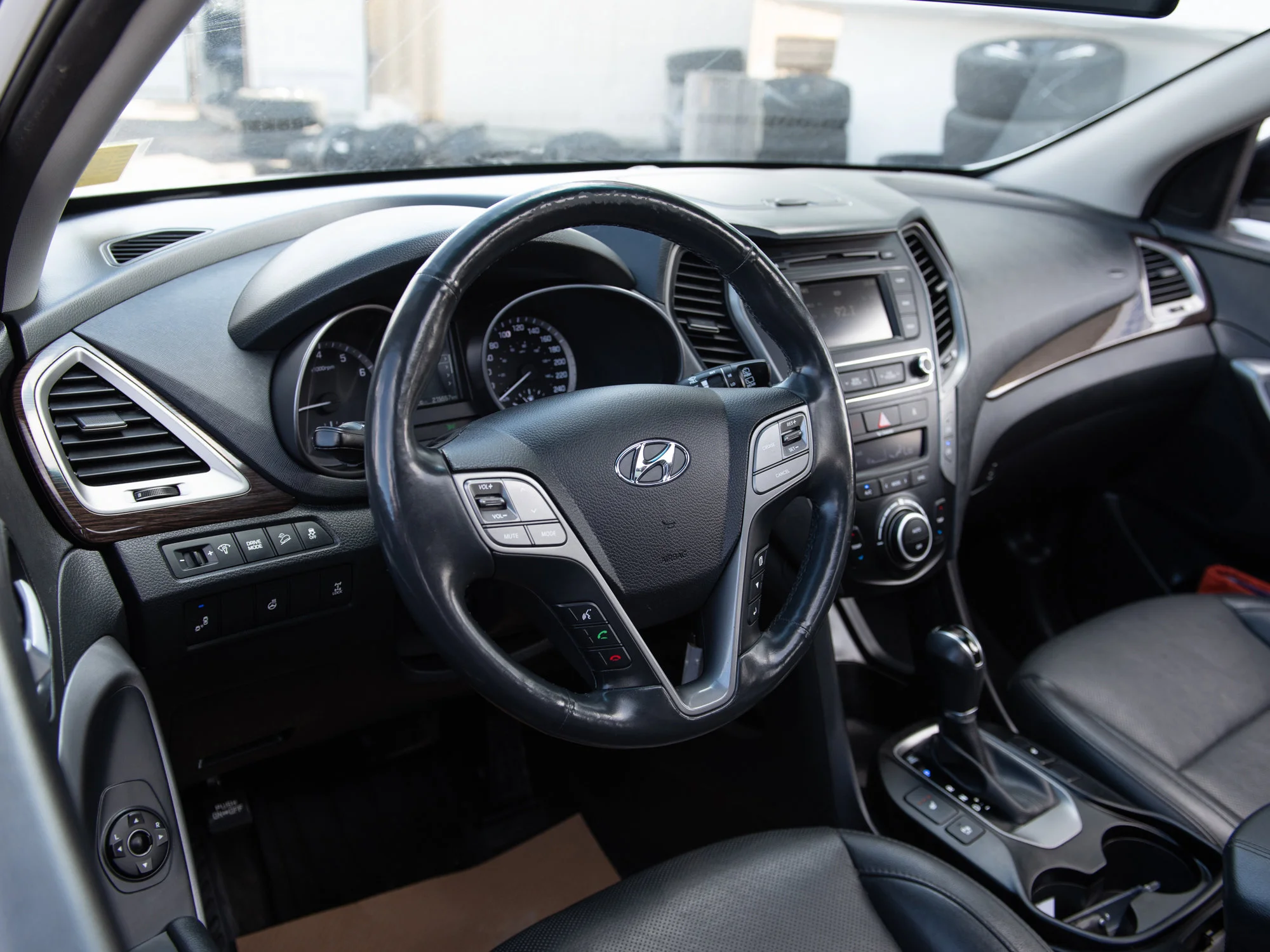 Used 2018 White Hyundai SE * One Owner | Heated Seats | Panoramic Sunroof | Backup Camera | Blind Spot Monitoring image 4