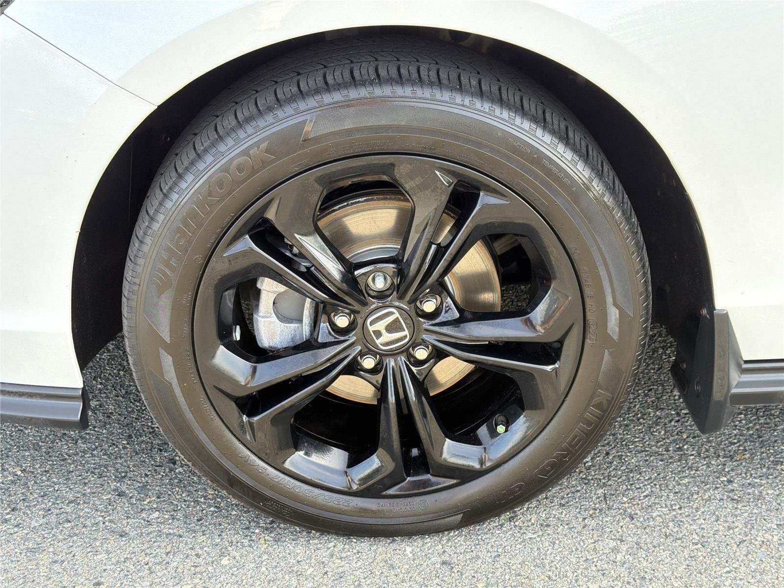 Used 2025 Platinum White Pearl Honda SE image 33
