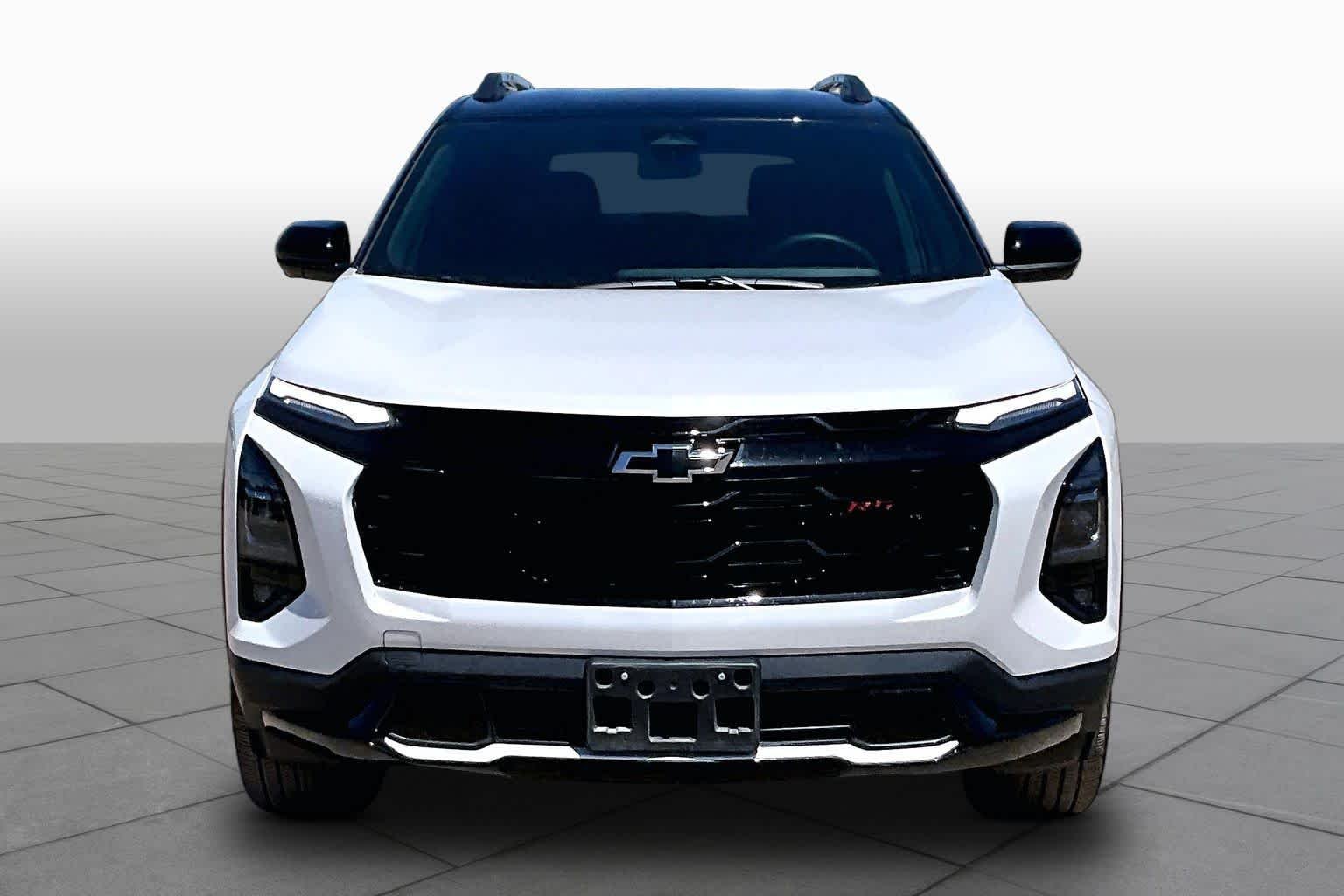 Used 2025 Iridescent Pearl Tricoat Chevrolet FWD RS image 3