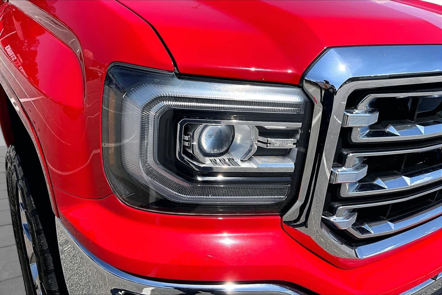 Used 2016 Cardinal Red GMC SLT image 28
