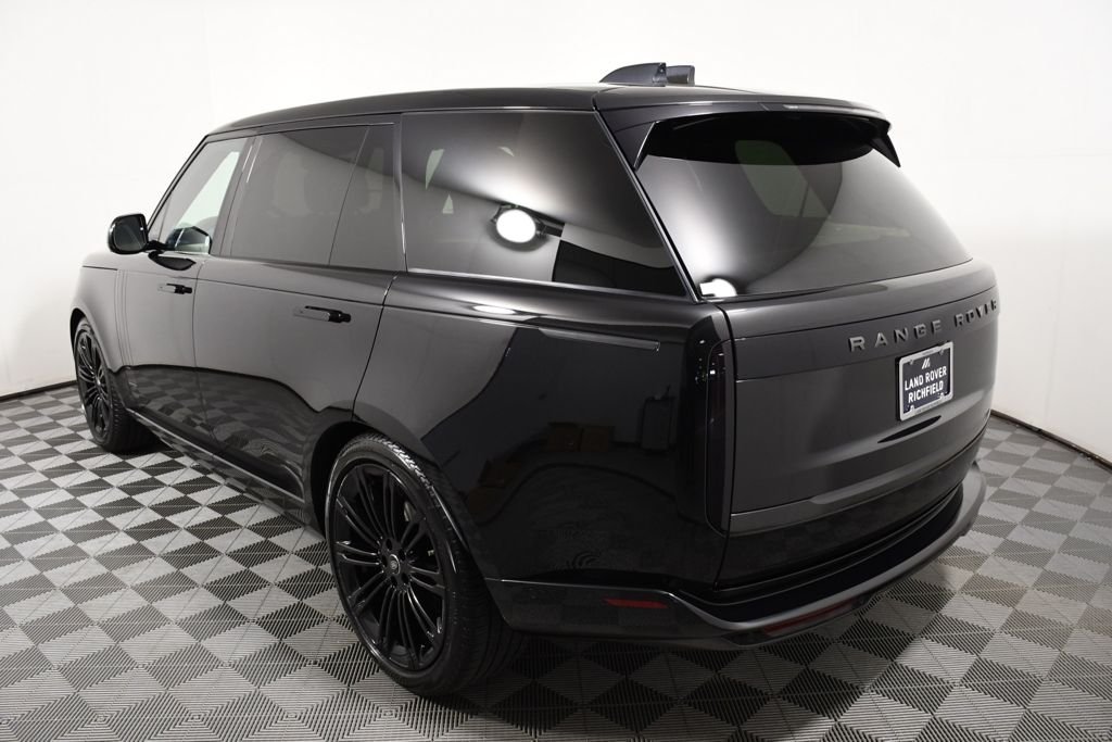 Used 2024 Santorini Black Metallic Land Rover SE image 4