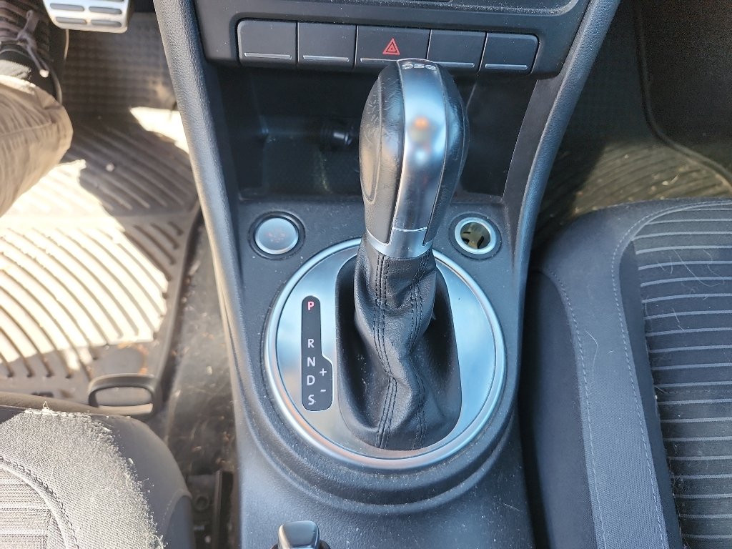 Used 2014  Volkswagen R-Line image 26