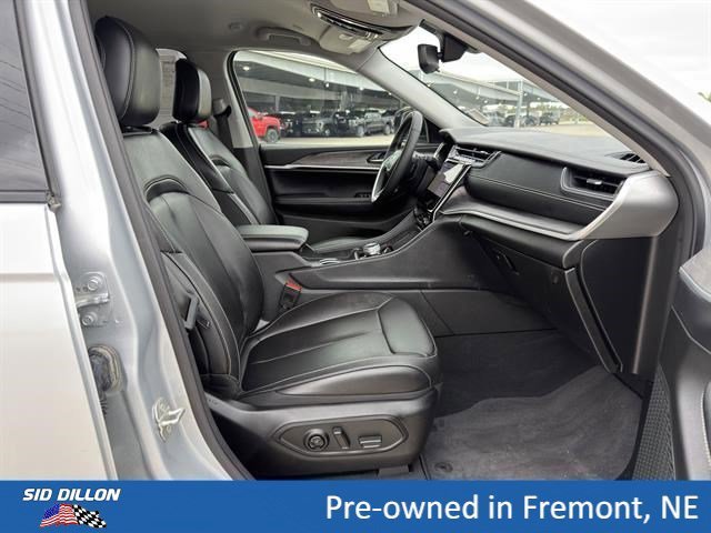 Used 2023 Silver Jeep Limited 4x4 image 15