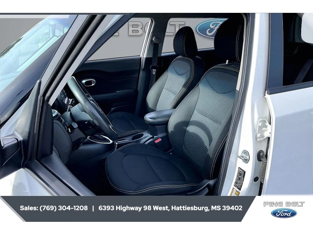 Used 2016 Clear White Kia + image 18