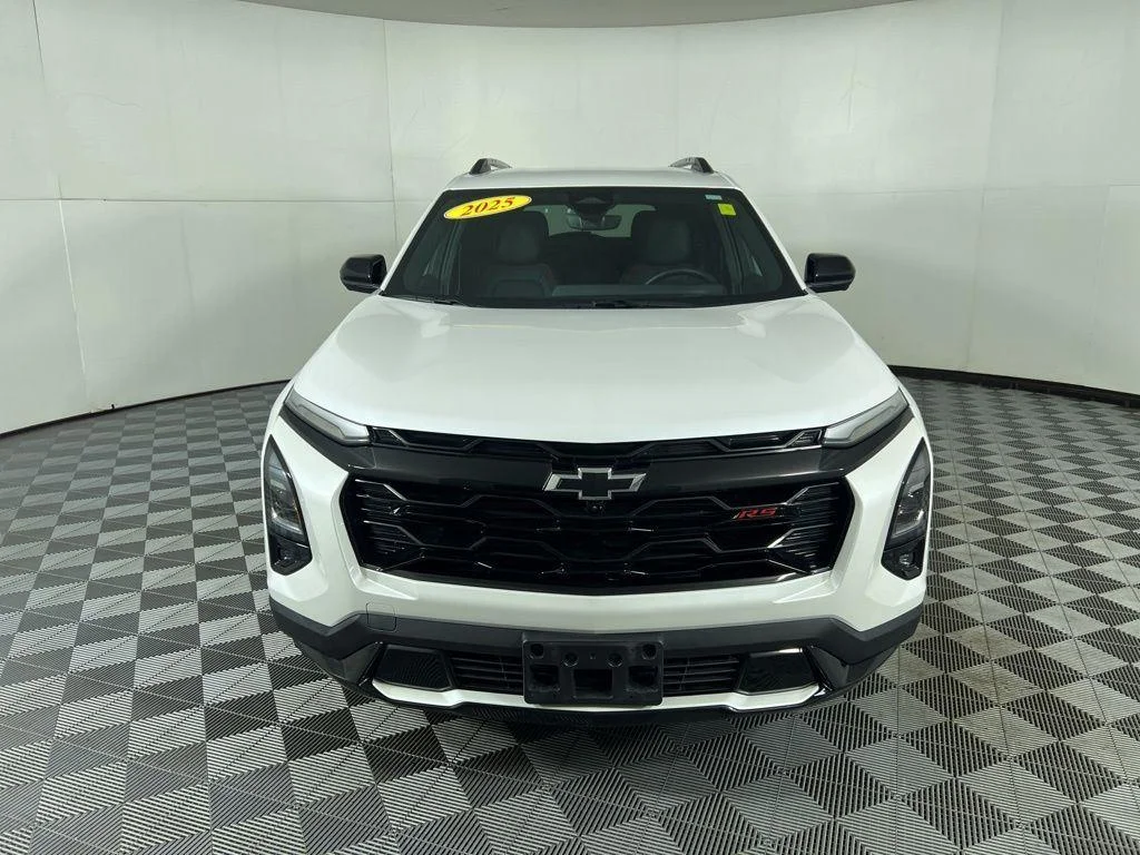 Used 2025 Pearl Chevrolet RS image 14
