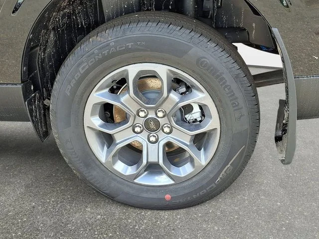 New 2026 Shadow Black Ford XLT image 5