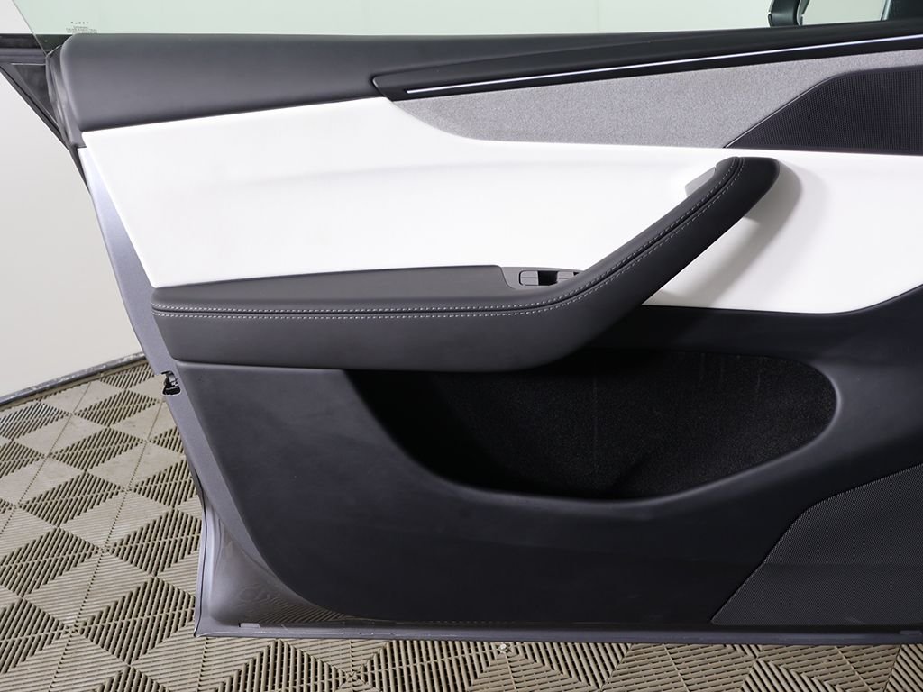 2026 Tesla Model Y Long Range - Photo 23