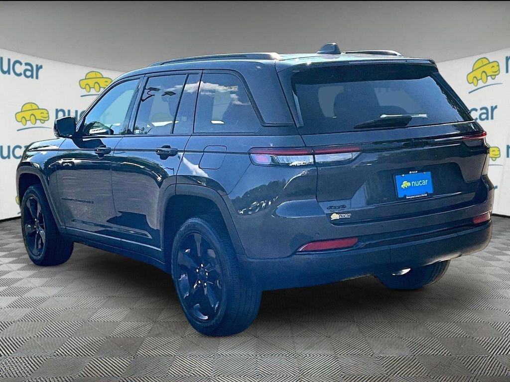 Used 2023 Gray Jeep Altitude X image 4