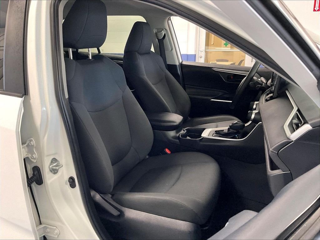 Used 2019 White Toyota LE image 10