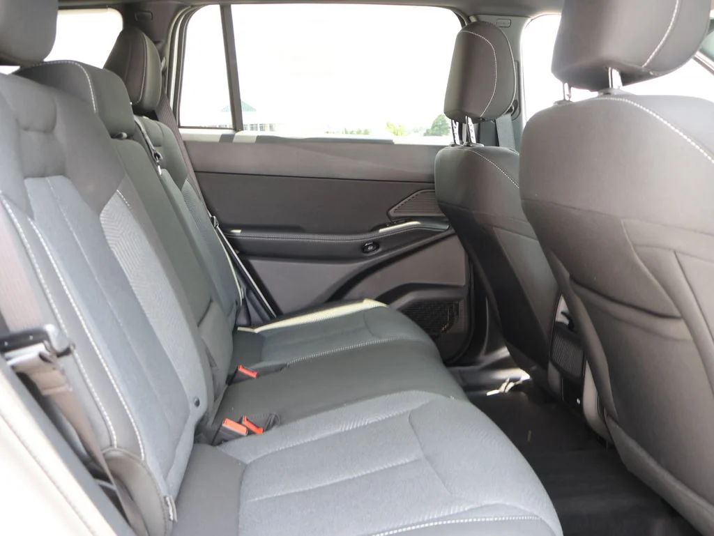 New 2026 Bright White Clear-Coat Exterior Paint Jeep Laredo image 12