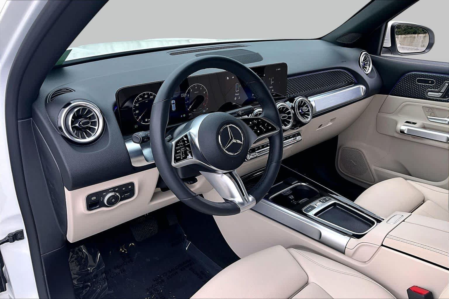 Certified Used 2025 Polar White Mercedes-Benz GLB 250 image 18