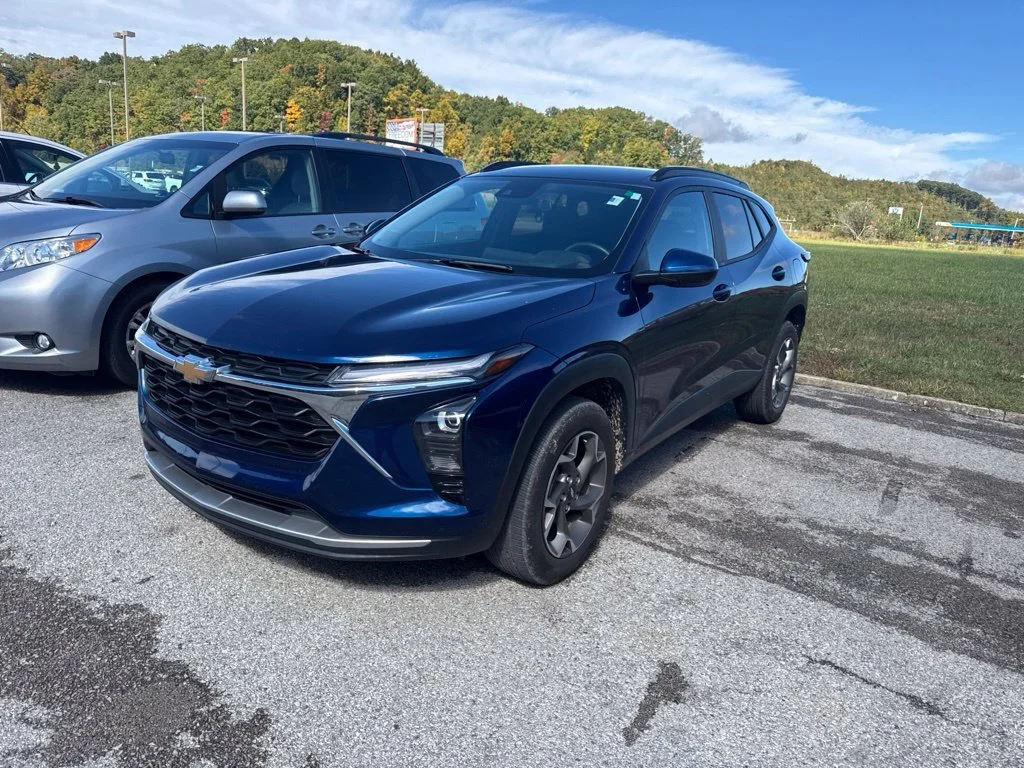 Used 2024 Blue Chevrolet LT image 3