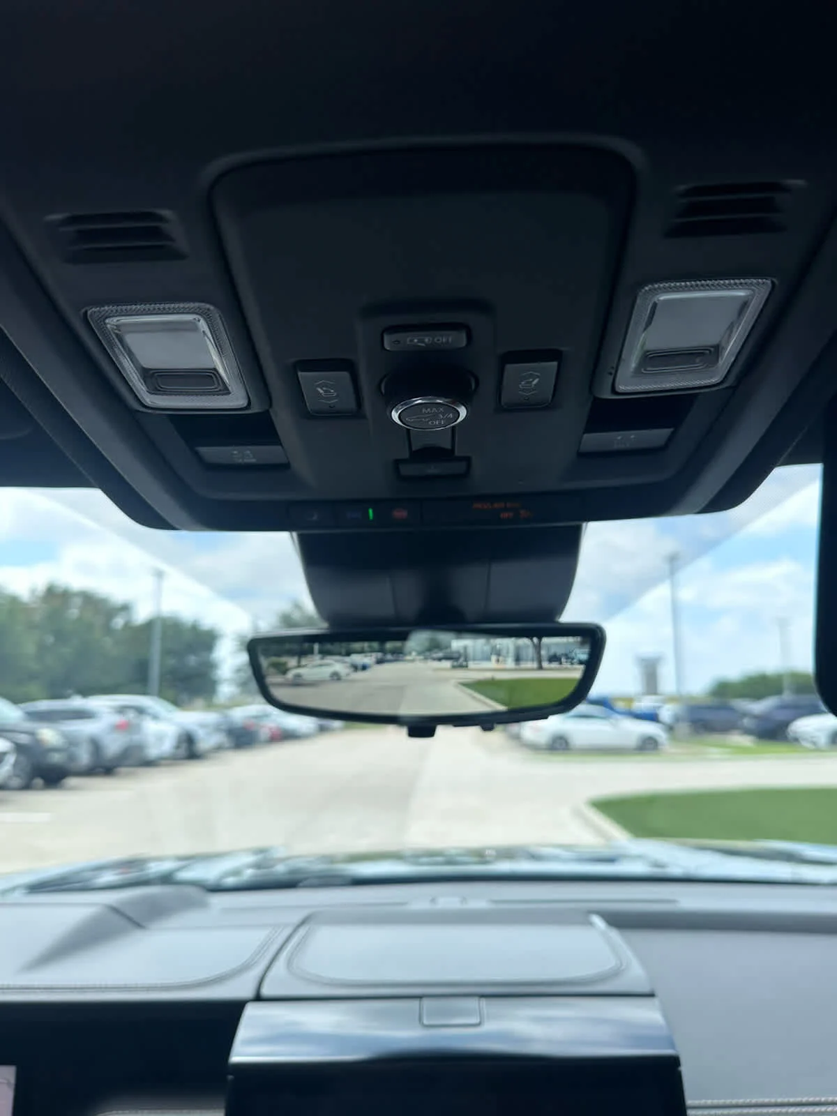 Used 2025 Onyx Black GMC Elevation image 11