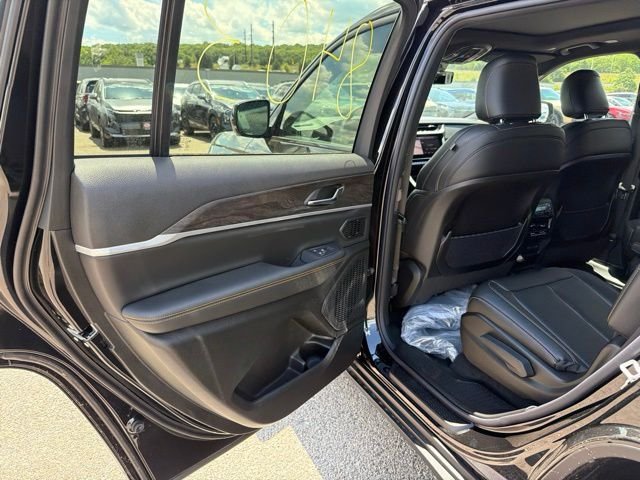 New 2026 Diamond Black Crystal Pearl-Coat Exterior Paint Jeep  image 11