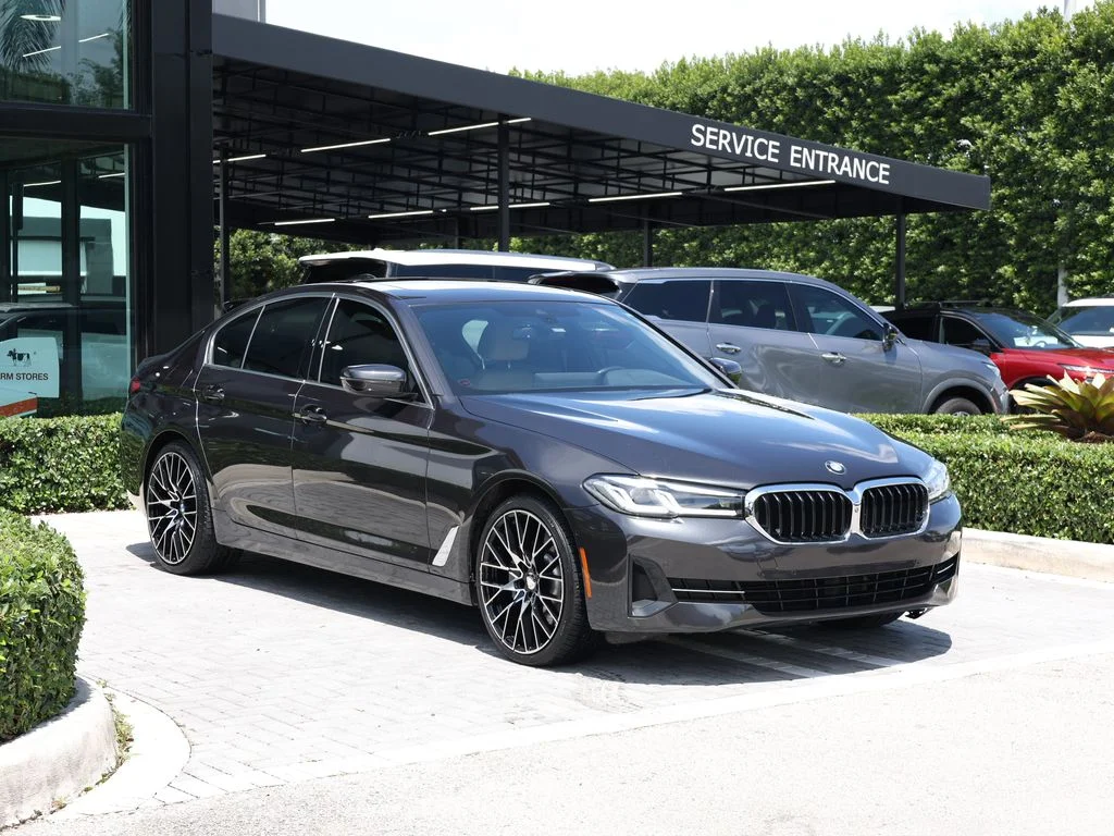 Used 2021 Gray BMW 530i xDrive image 2
