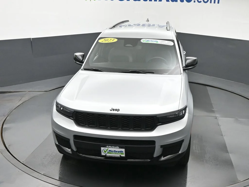 Used 2023 Silver Jeep Altitude image 29