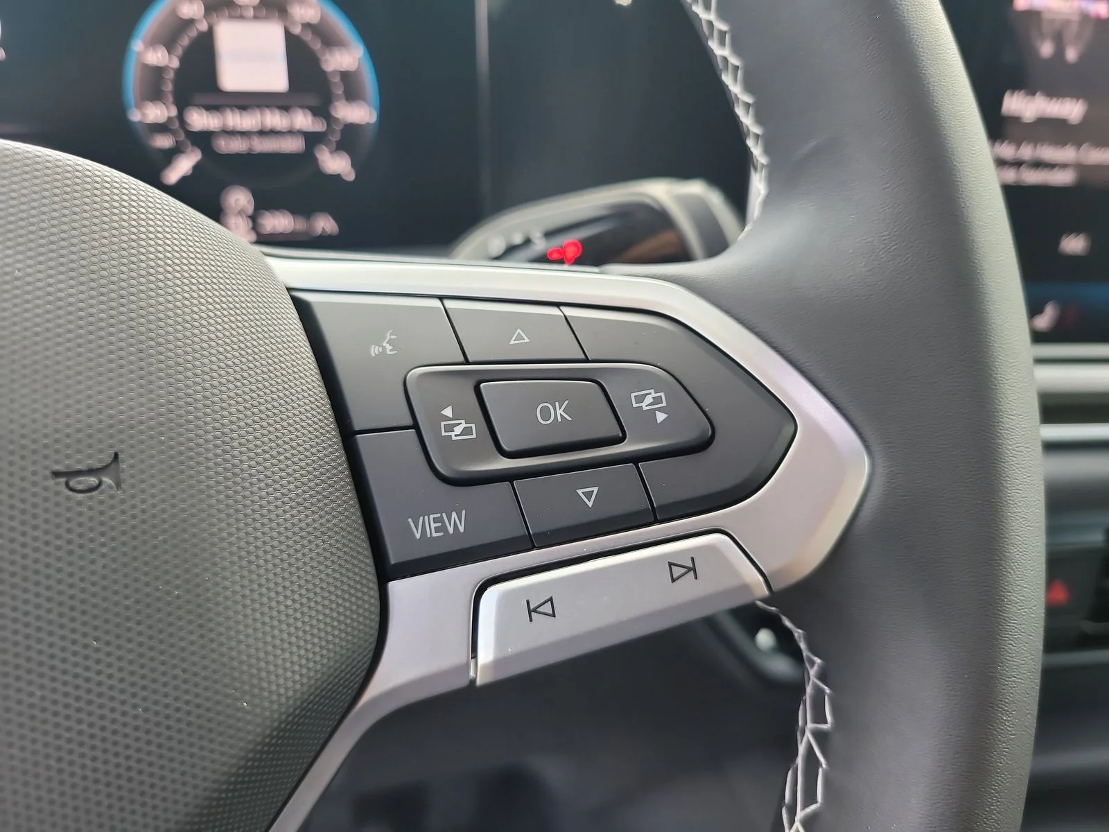 New 2026 Platinum Gray Metallic Volkswagen 2.0T SE image 27