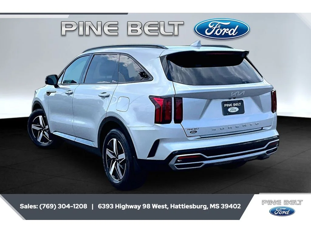 Used 2022 Sparkling Silver Kia S image 2