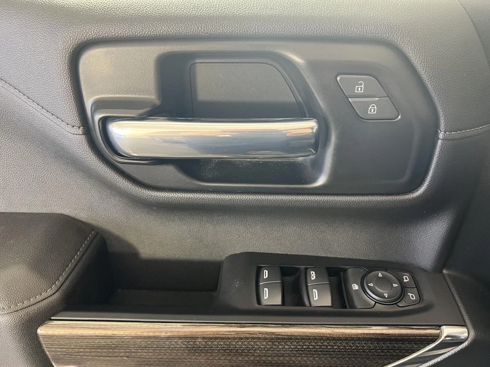 Used 2022 SHADOW GRAY METALLIC Chevrolet LT image 7