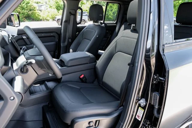 New 2026 Santorini Black Land Rover X-Dynamic SE image 38