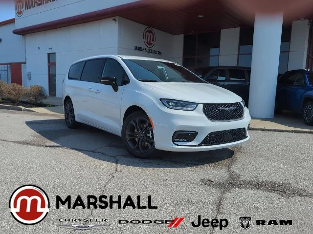 2026 Chrysler Pacifica Select's photo