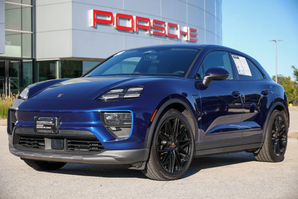 2025 Porsche Macan Base