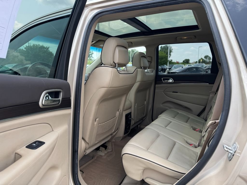 Used 2014 Cashmere Jeep Overland image 17