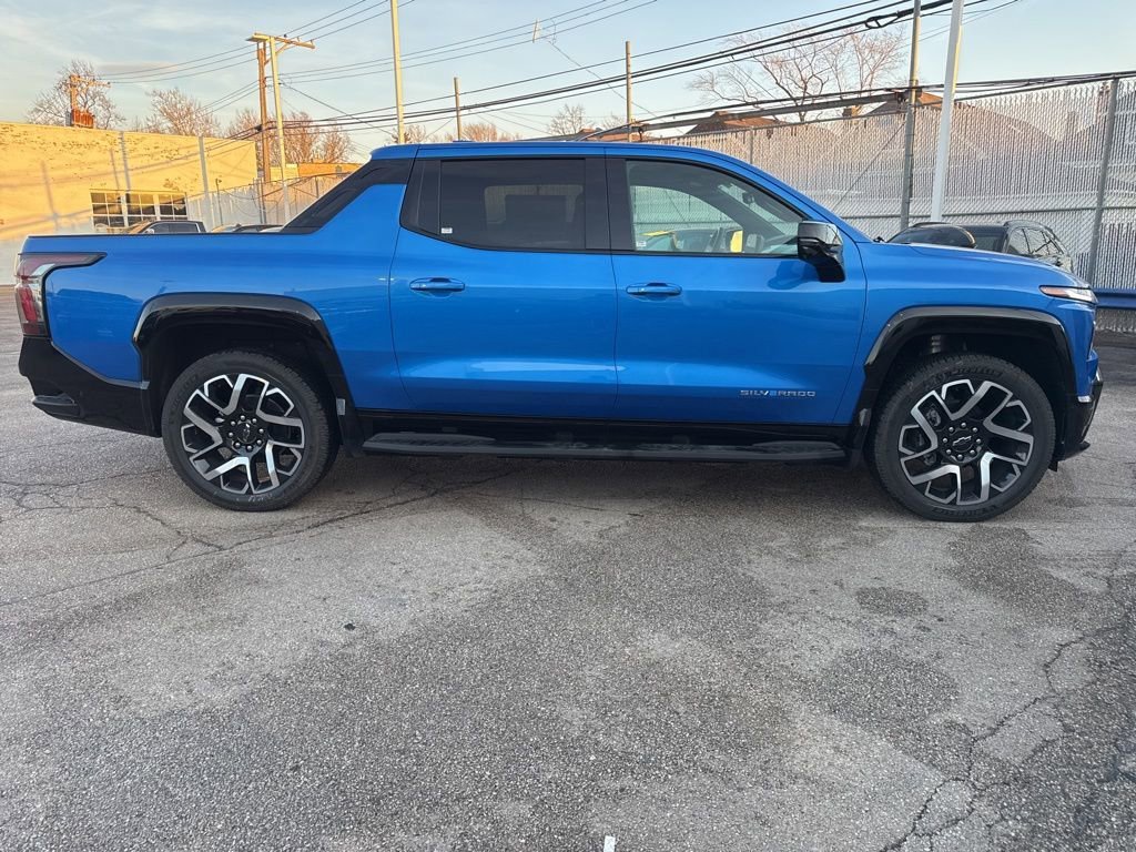 2025 Chevrolet Silverado EV RST - Photo 7