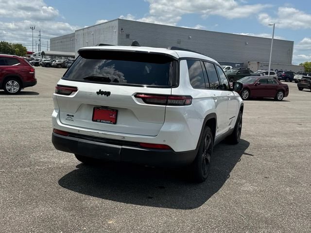 Used 2023 White Jeep Altitude image 4