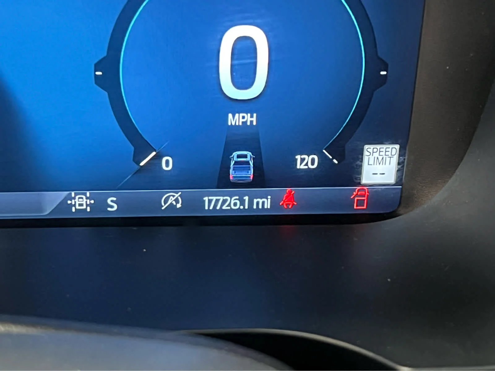 Used 2024 Avalanche Gray Ford XLT image 5