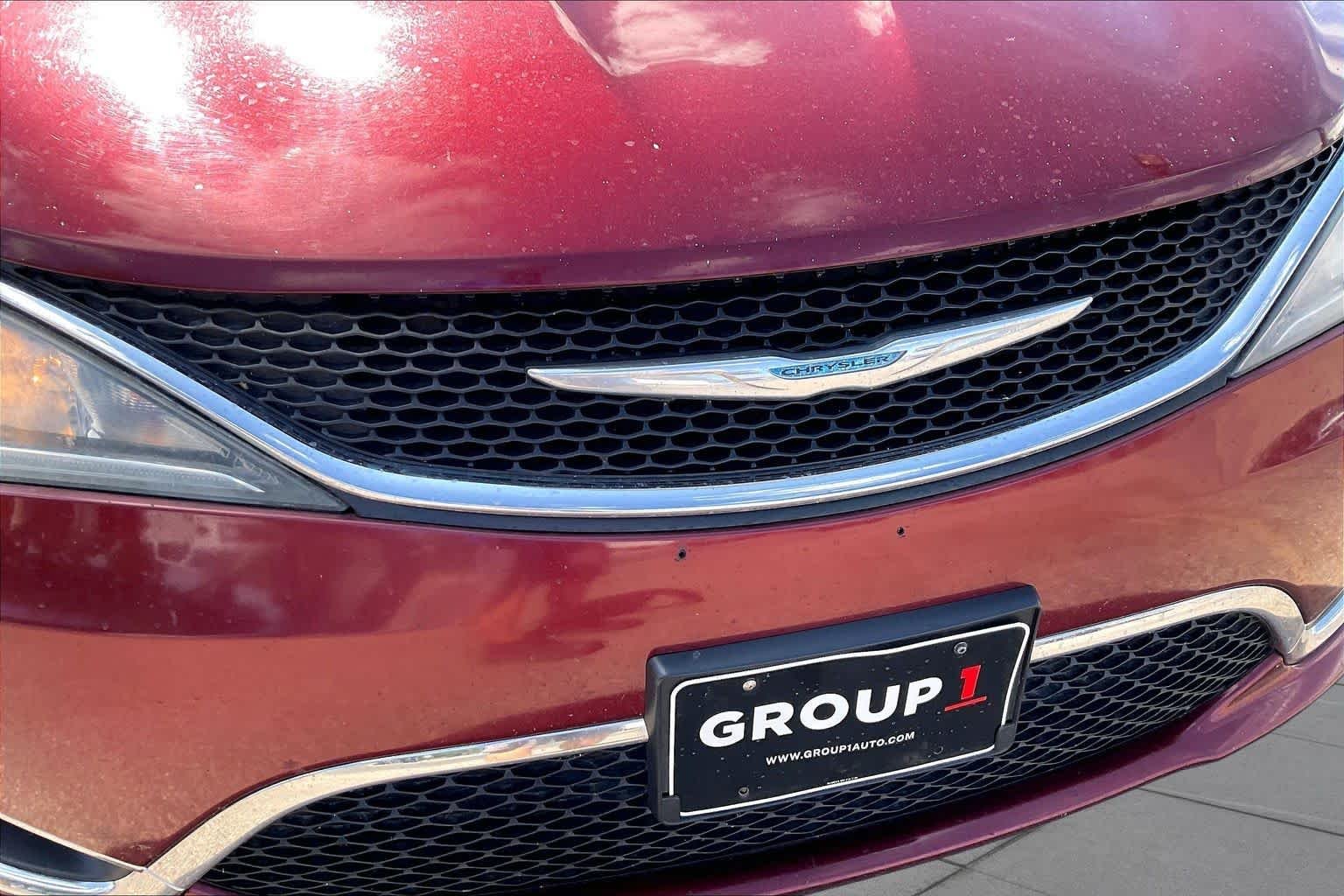 Used 2018 Velvet Red Pearlcoat Chrysler Touring L image 28