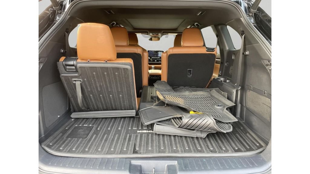 Used 2022 Black Toyota Platinum image 9