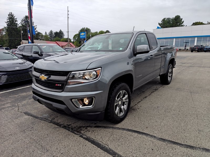Used 2018 Gray Chevrolet Z71 image 1