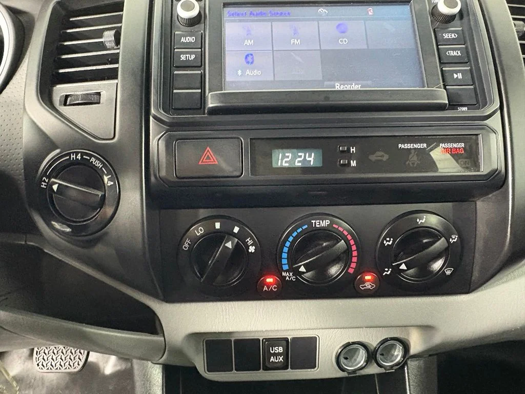 Used 2014 White Toyota Base image 24
