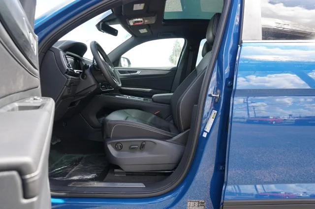 New 2025 R3R3 Mountain Lake Blue Volkswagen 2.0T SE w/Technology image 19