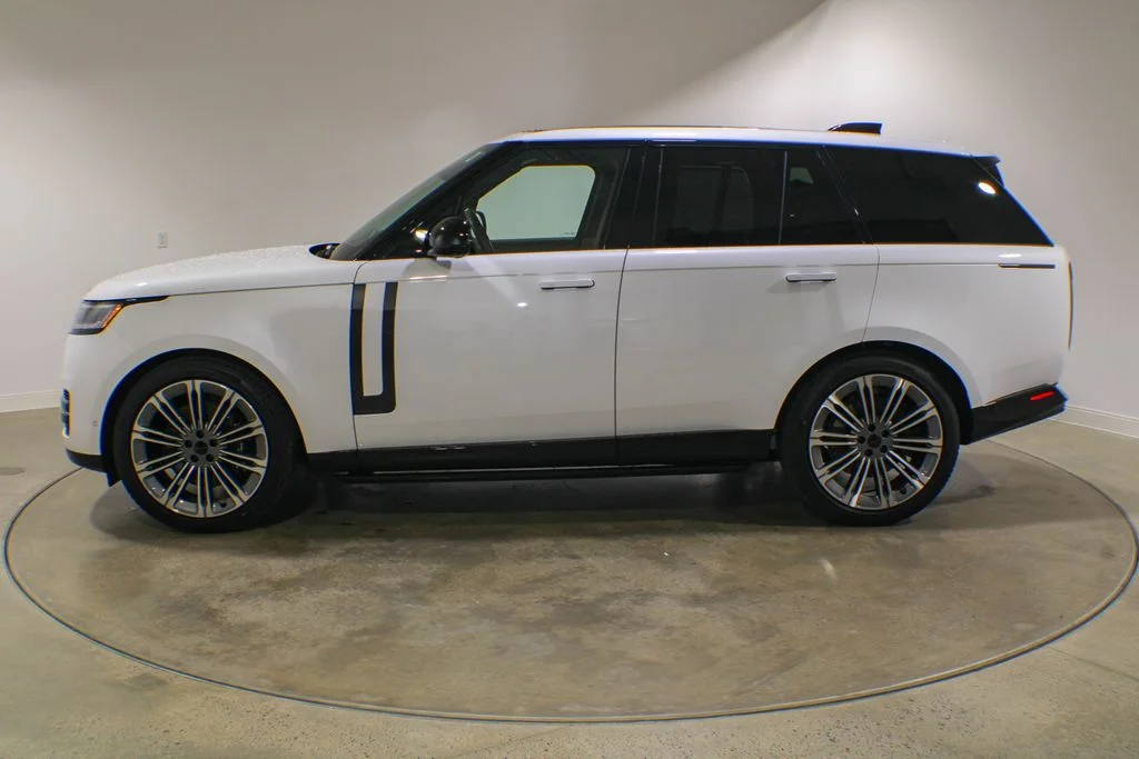 Used 2026 Ostuni Pearl White Premium Metallic Land Rover Autobiography image 2