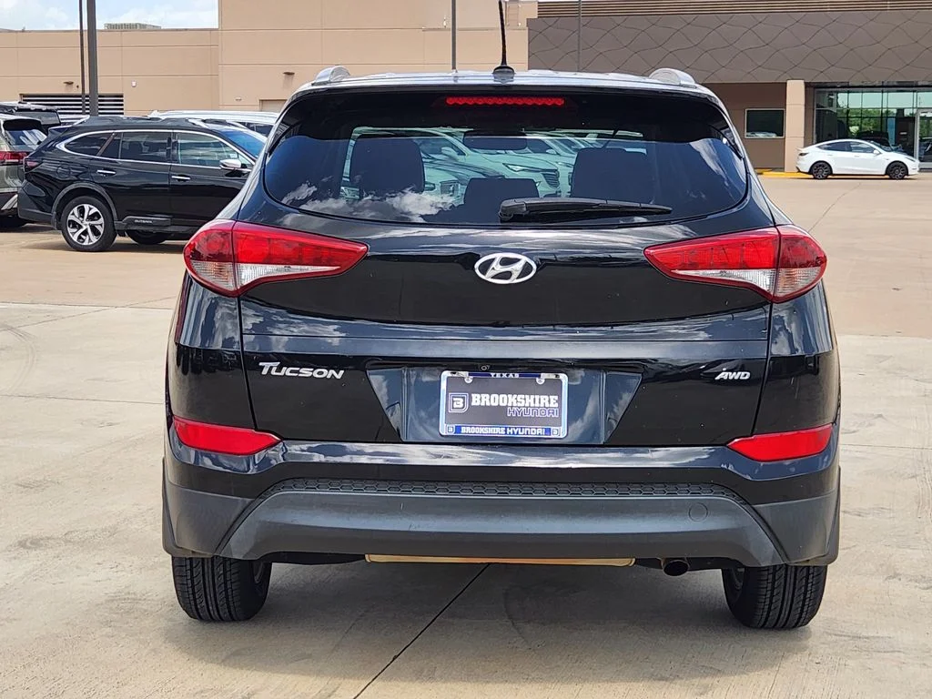 Used 2016 Ash Black Hyundai SE image 8
