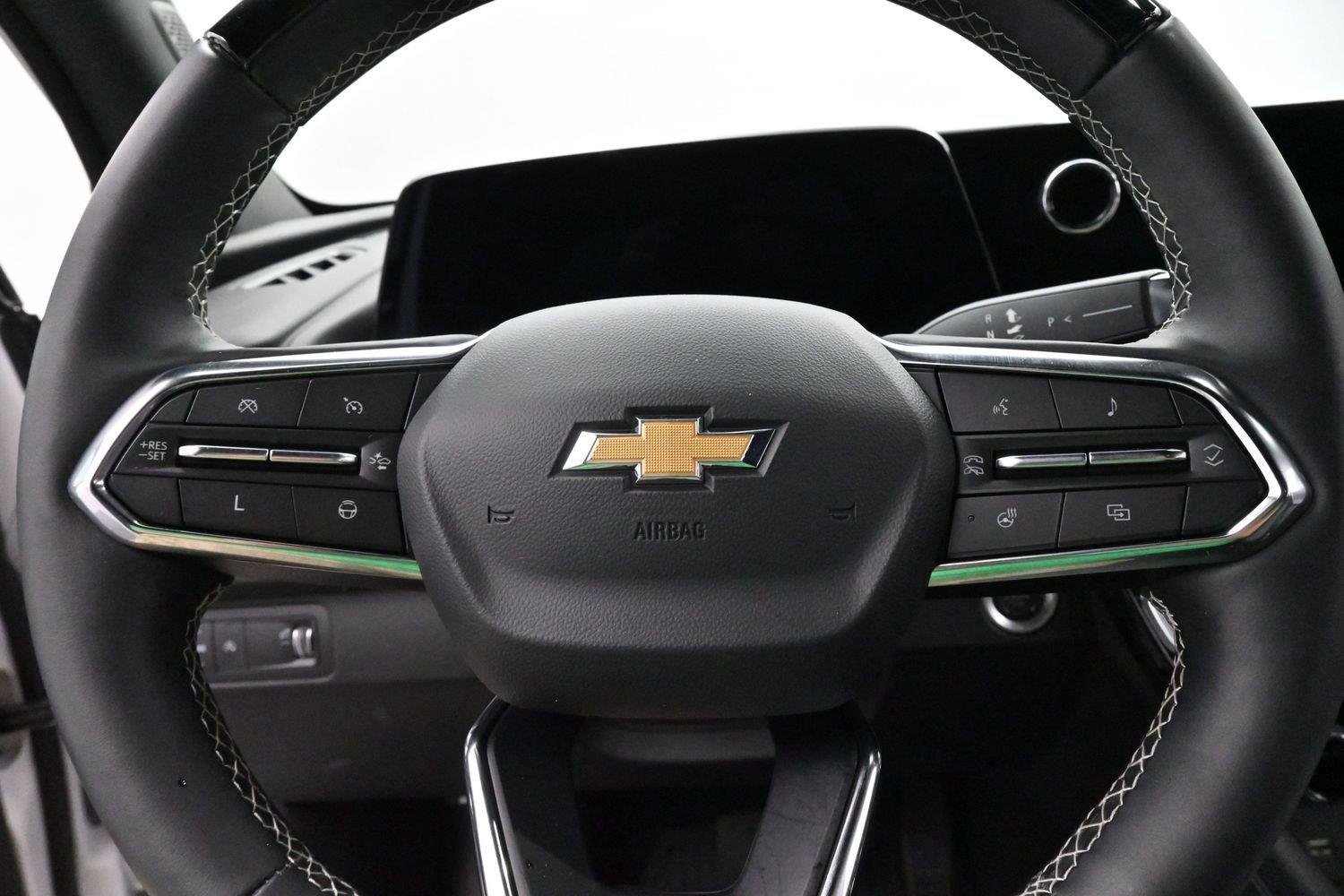 Used 2025 Iridescent Pearl Tricoat Chevrolet FWD High Country image 19