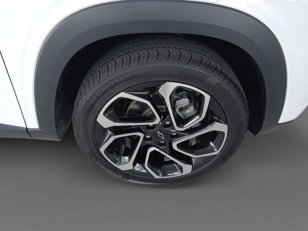 Used 2026 Summit White Chevrolet 2RS image 16