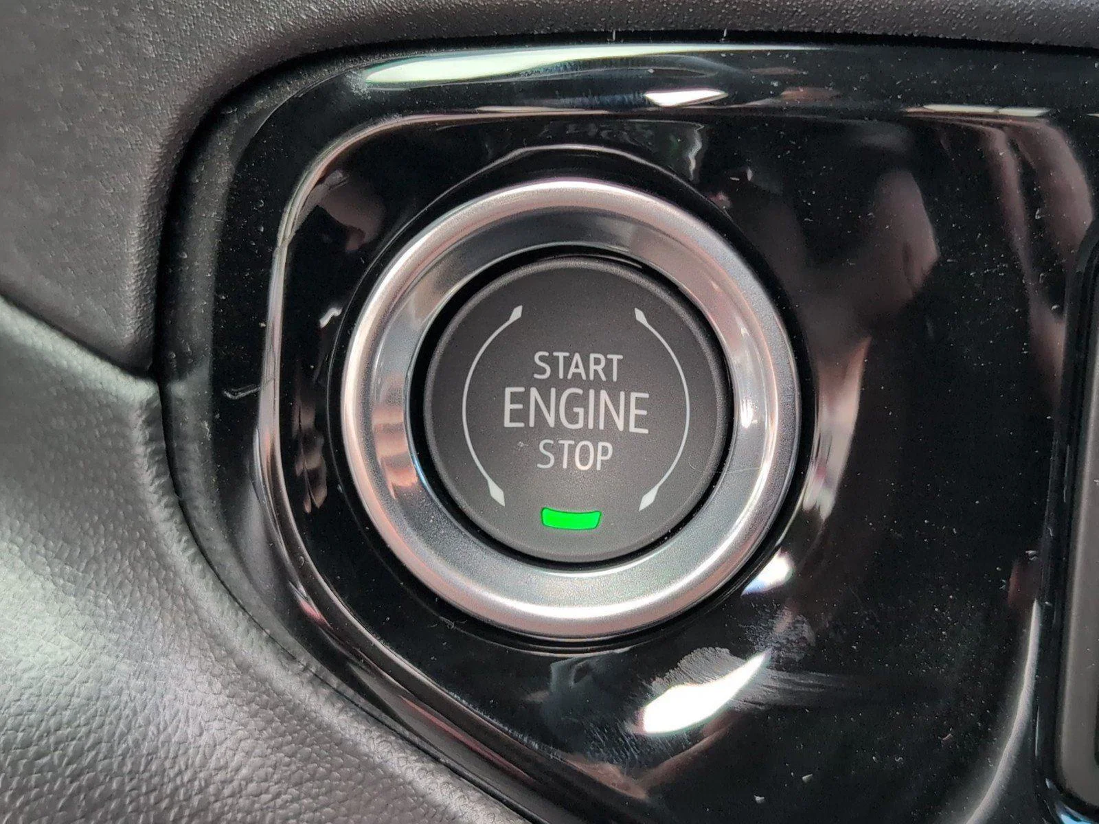 New 2026 Summit White GMC Elevation image 26