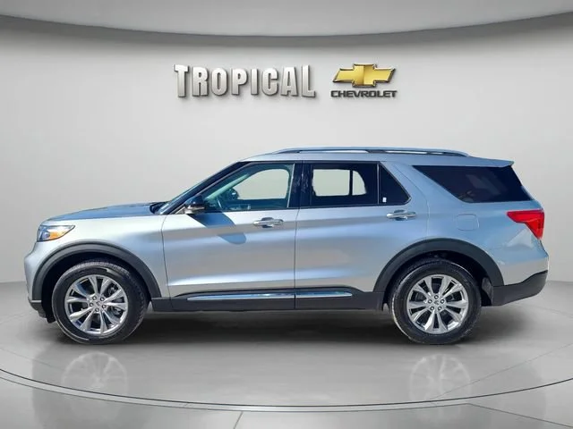 Used 2023 Silver Ford Limited image 2