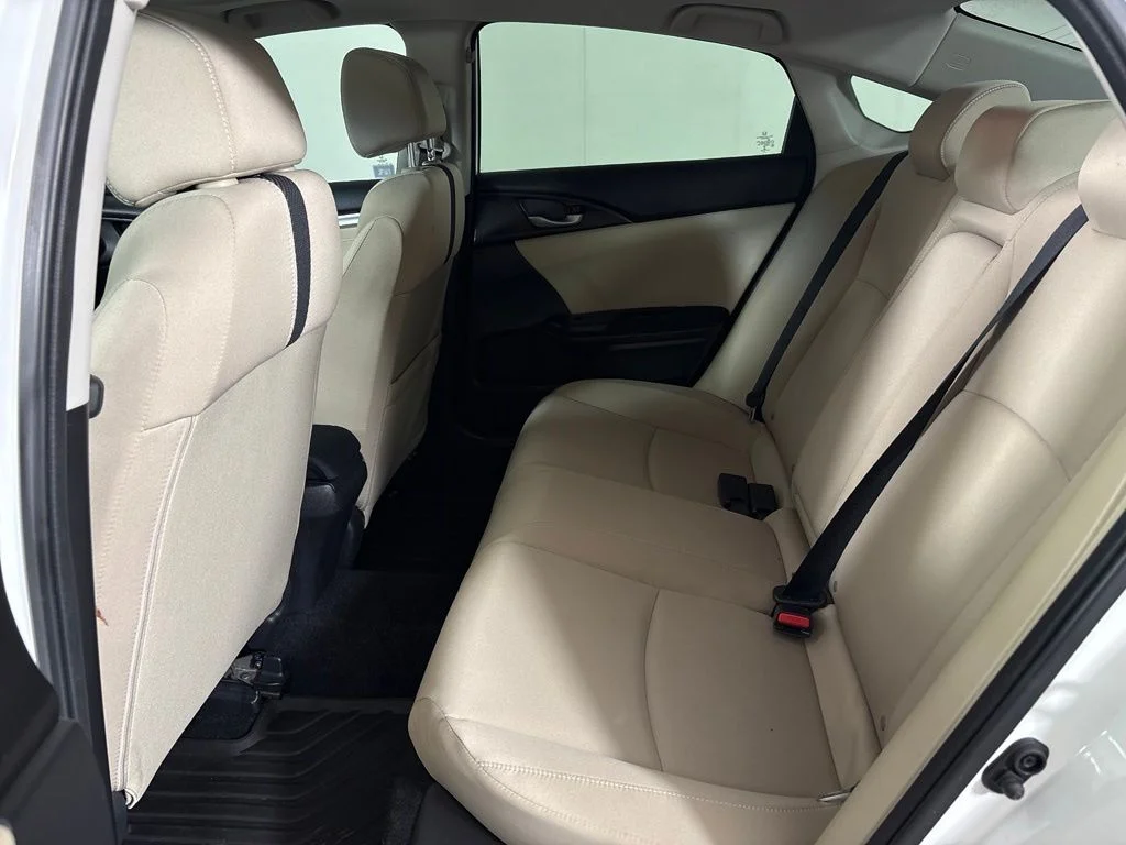 Used 2018  Honda EX image 33