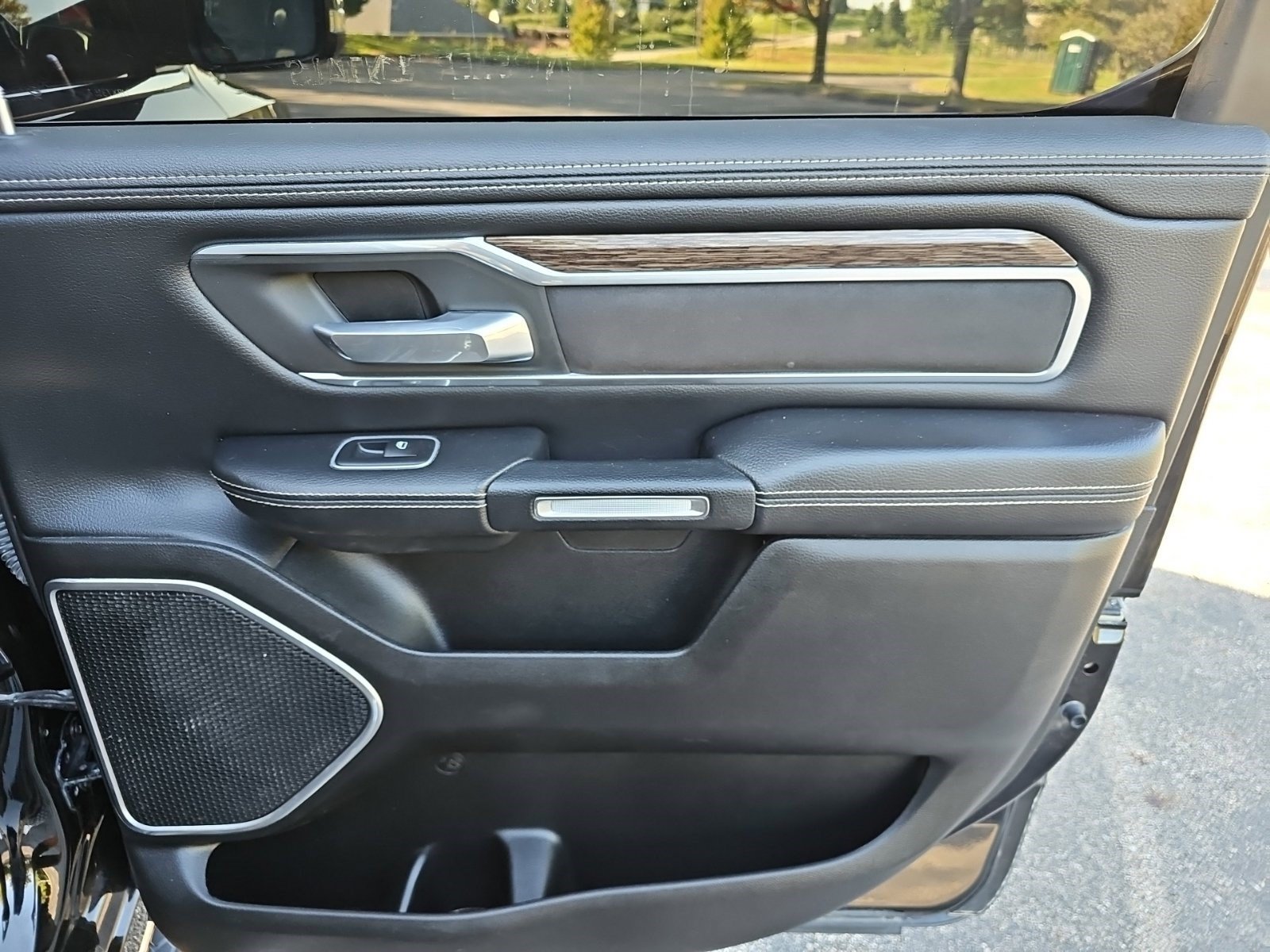 Used 2020 Diamond Black Crystal Pearlcoat Ram Laramie image 14