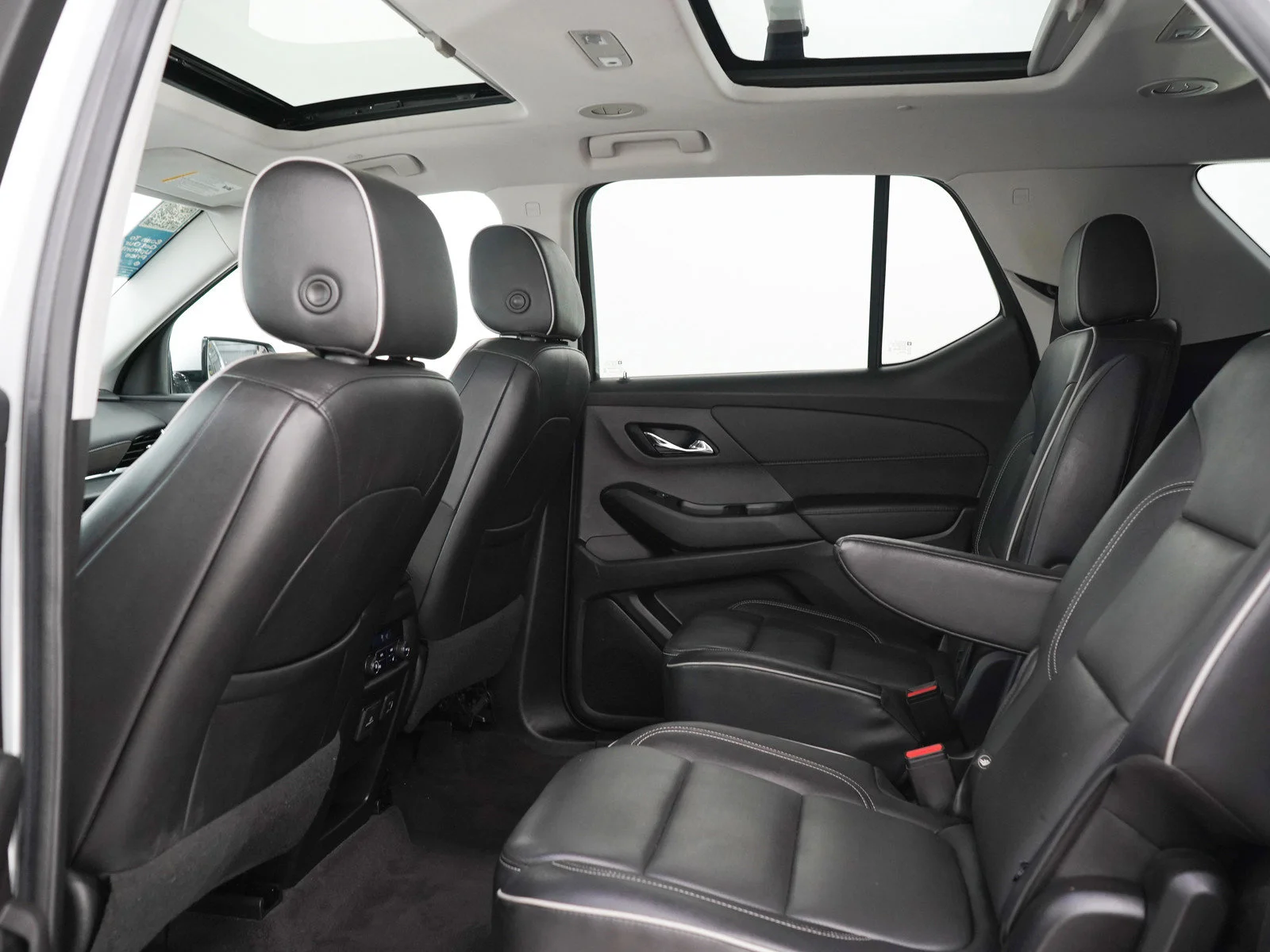 Used 2020 Silver Ice Metallic Chevrolet High Country image 22