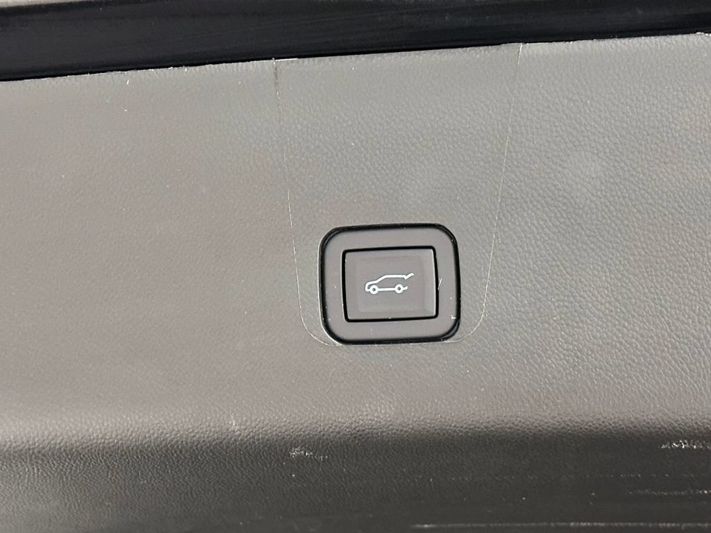 Used 2023 MOSAIC BLACK METALLIC Chevrolet LT Cloth image 13