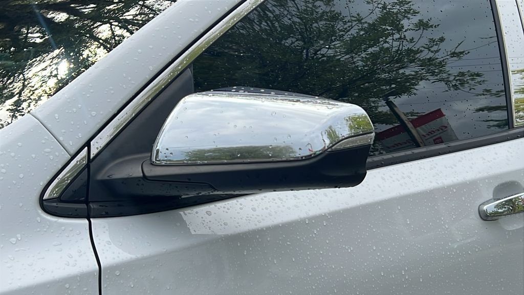 Used 2019 White GMC SLT image 28