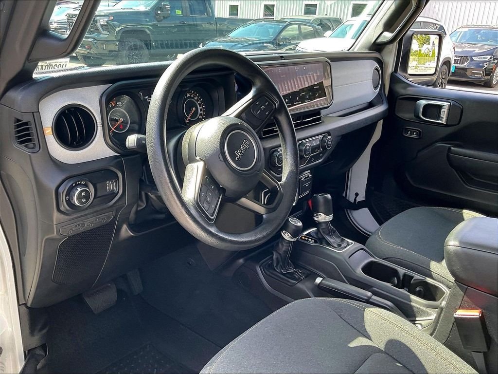 Used 2025 White Jeep Nighthawk image 8